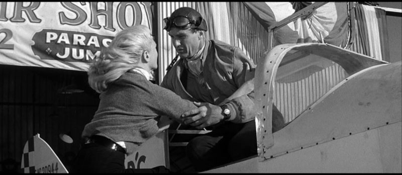 Dorothy Malone et Robert Stack dans